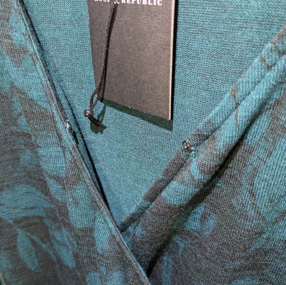 Rock & Republic Floral Print Top - Picture 3 of 9